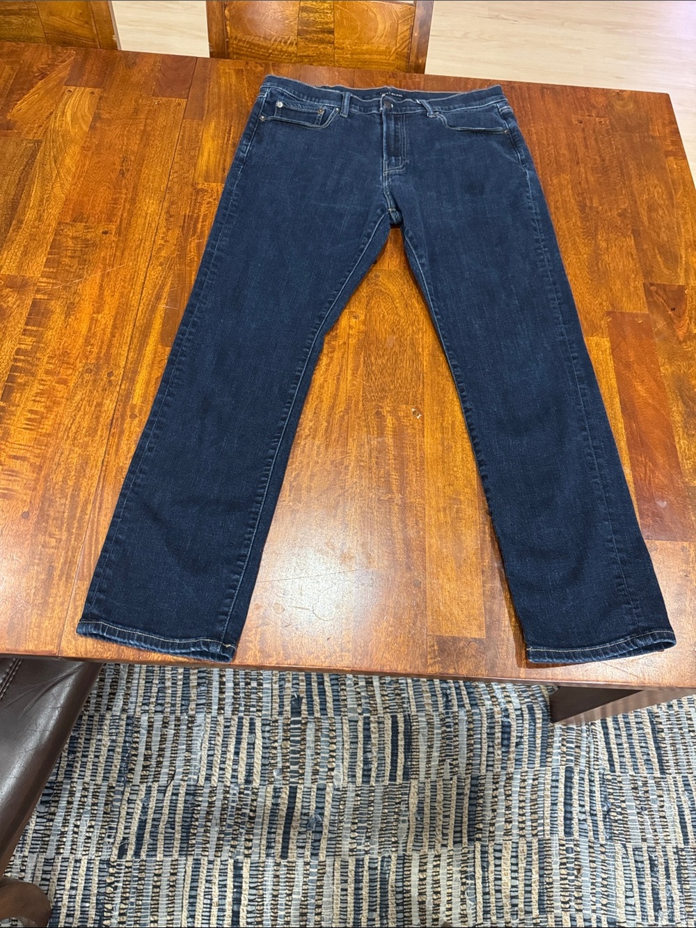Lucky Brand Classic Men's Dark Blue Jeans 34W 32L. darker in person